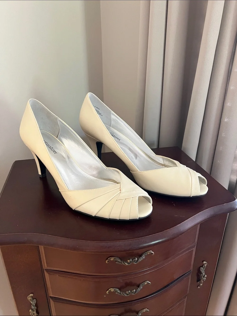Naturalizer - Comfortable Cream Peep-Toe Heels - 9.5